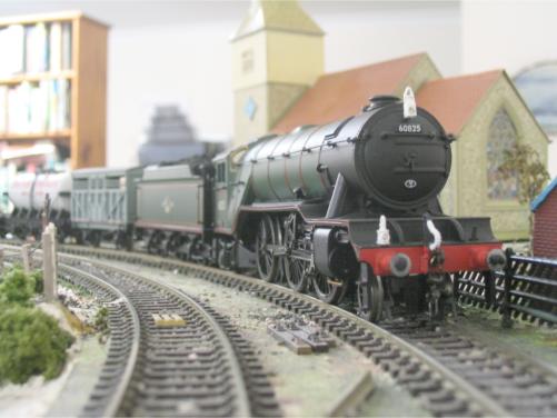 #60825 LNER 'V2 Class'